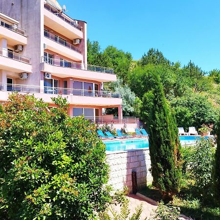 Green, Quiet And Beautiful 1 Apartment Kavarna Exterior photo