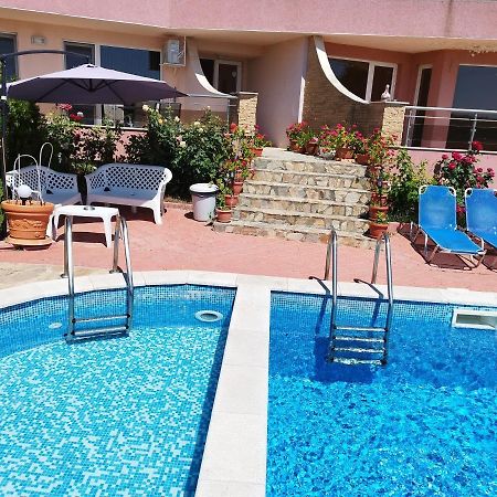 Green, Quiet And Beautiful 1 Apartment Kavarna Exterior photo