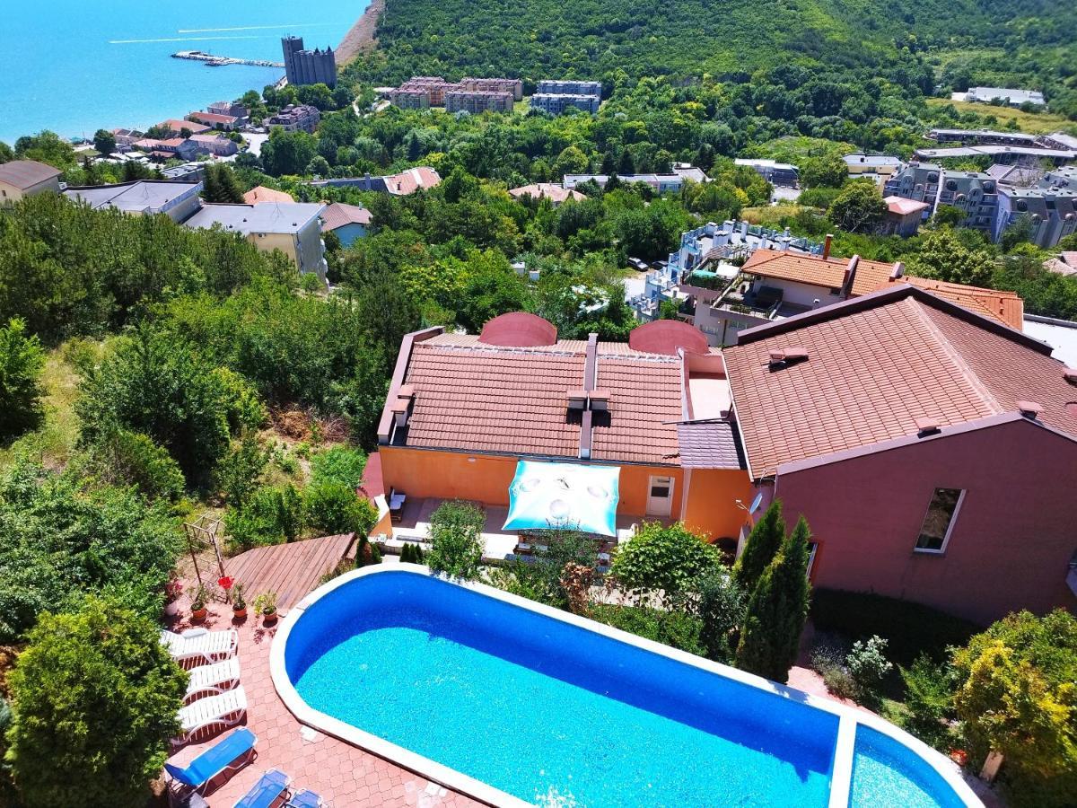 Green, Quiet And Beautiful 1 Apartment Kavarna Exterior photo