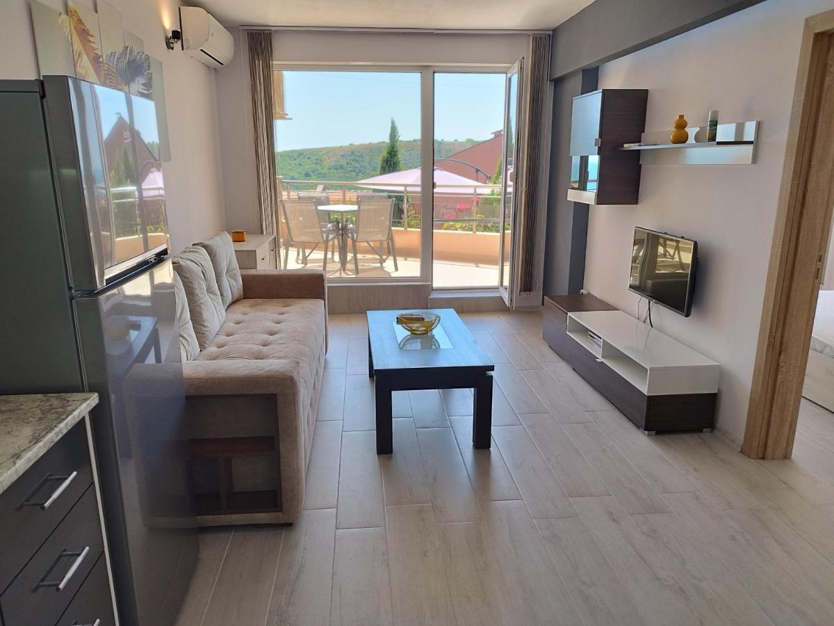 Green, Quiet And Beautiful 1 Apartment Kavarna Exterior photo